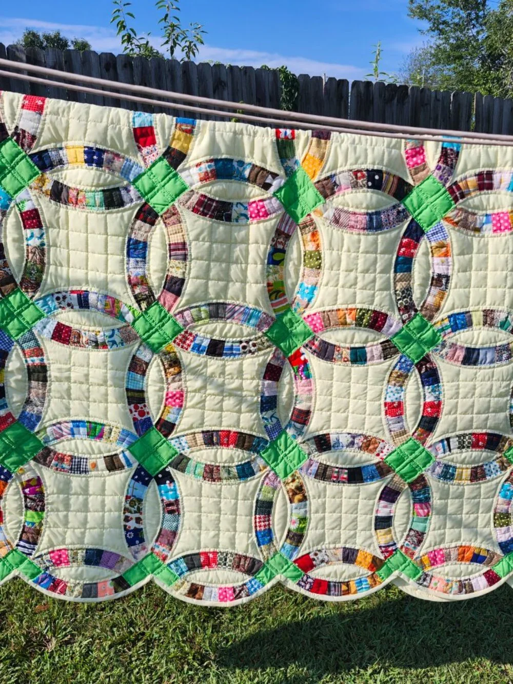Vintage handmade scalloped double wedding ring quilt  79